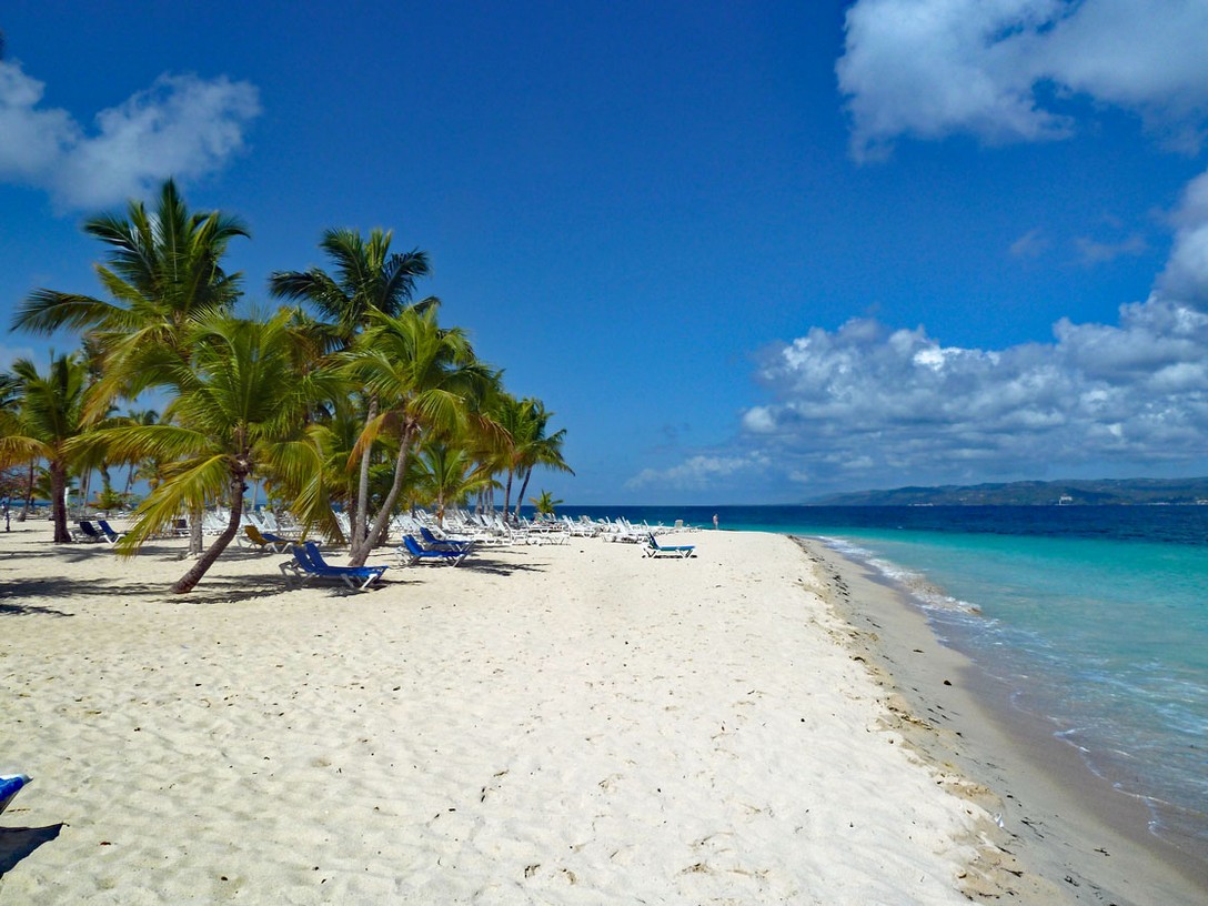 Der Bacardistrand auf Cayo Levantado