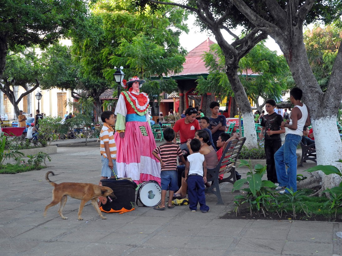 Auf der Plaza in Granada in Nicaragua