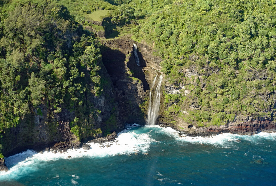 Wasserfall am Highway nach Hana