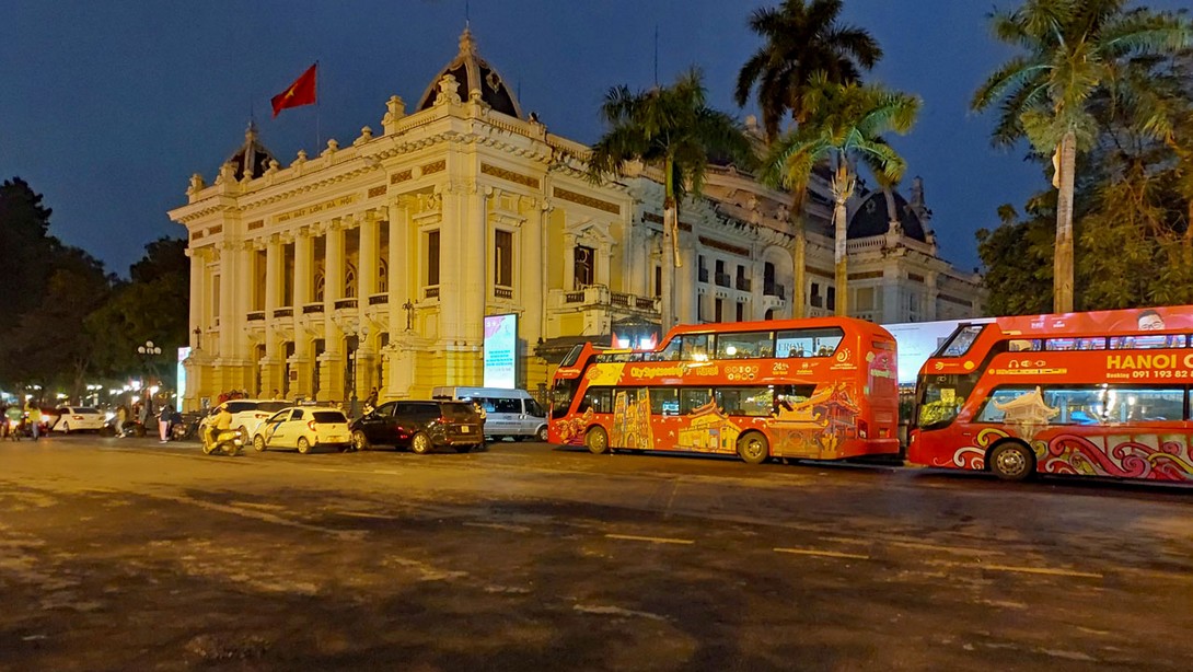 Opernhaus von Hanoi am Abend