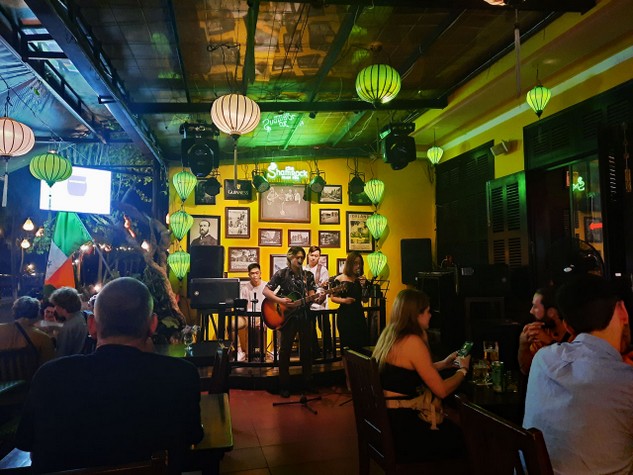 Gute Musik und irisches Bier im Shamrock Pub von Hoi An