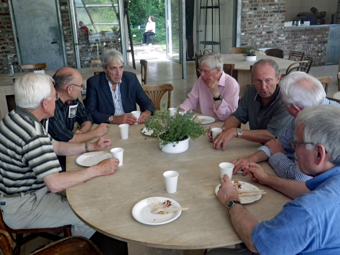 Klassentreffen OIb 2013-45 In der Cafeteria vom Museum Insel Hombroich