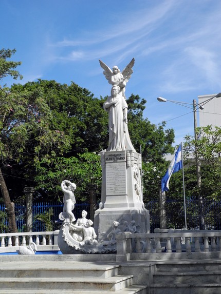 Denkmal und Brunnen in Nicaragua