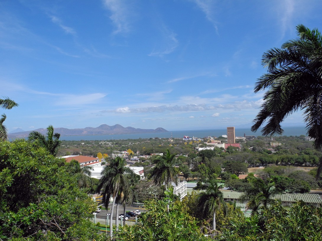 Blick vom Hügel des Sandino-Denkmals auf Managua