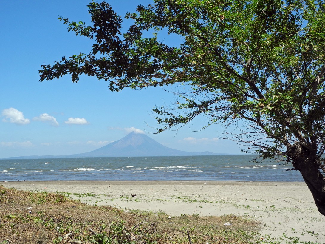 Der Nicaragua See mit dem Vulkan Concepcion