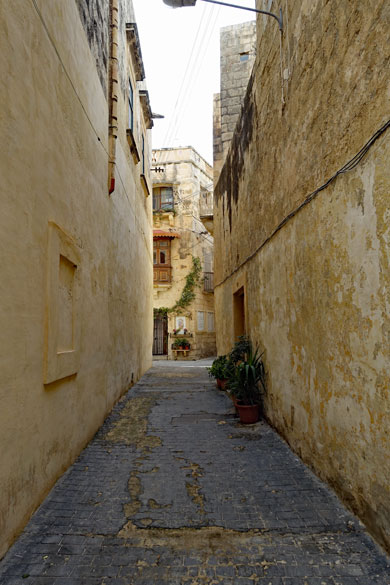 Schmale Gasse in Rabat