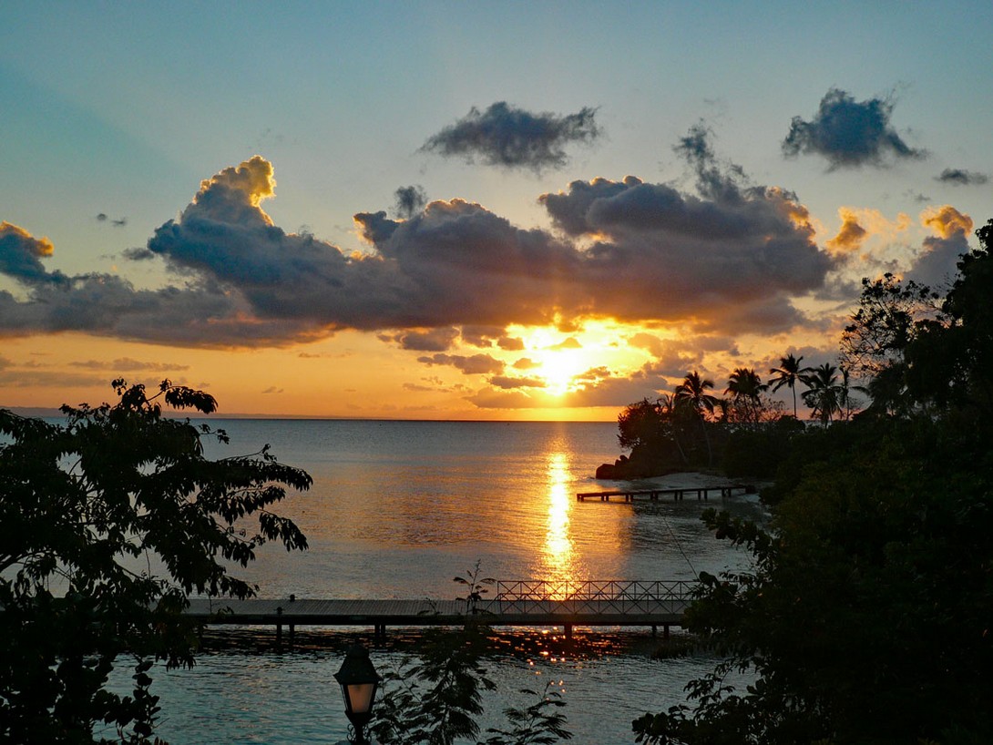 Sonnenuntergang am Anleger von Cayo Levantado