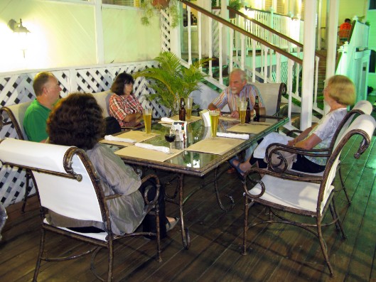 Auf der Terrasse des Hotels Victorians in San Juan del Sur