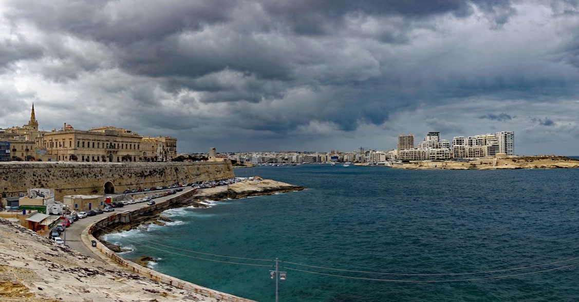 Valletta mit dem Stadtteil Sliema auf der andeen Seite der Bucht